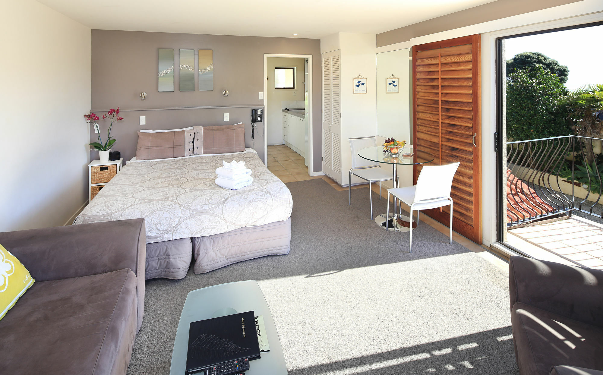 Onetangi Beach Apartments Aparthotel